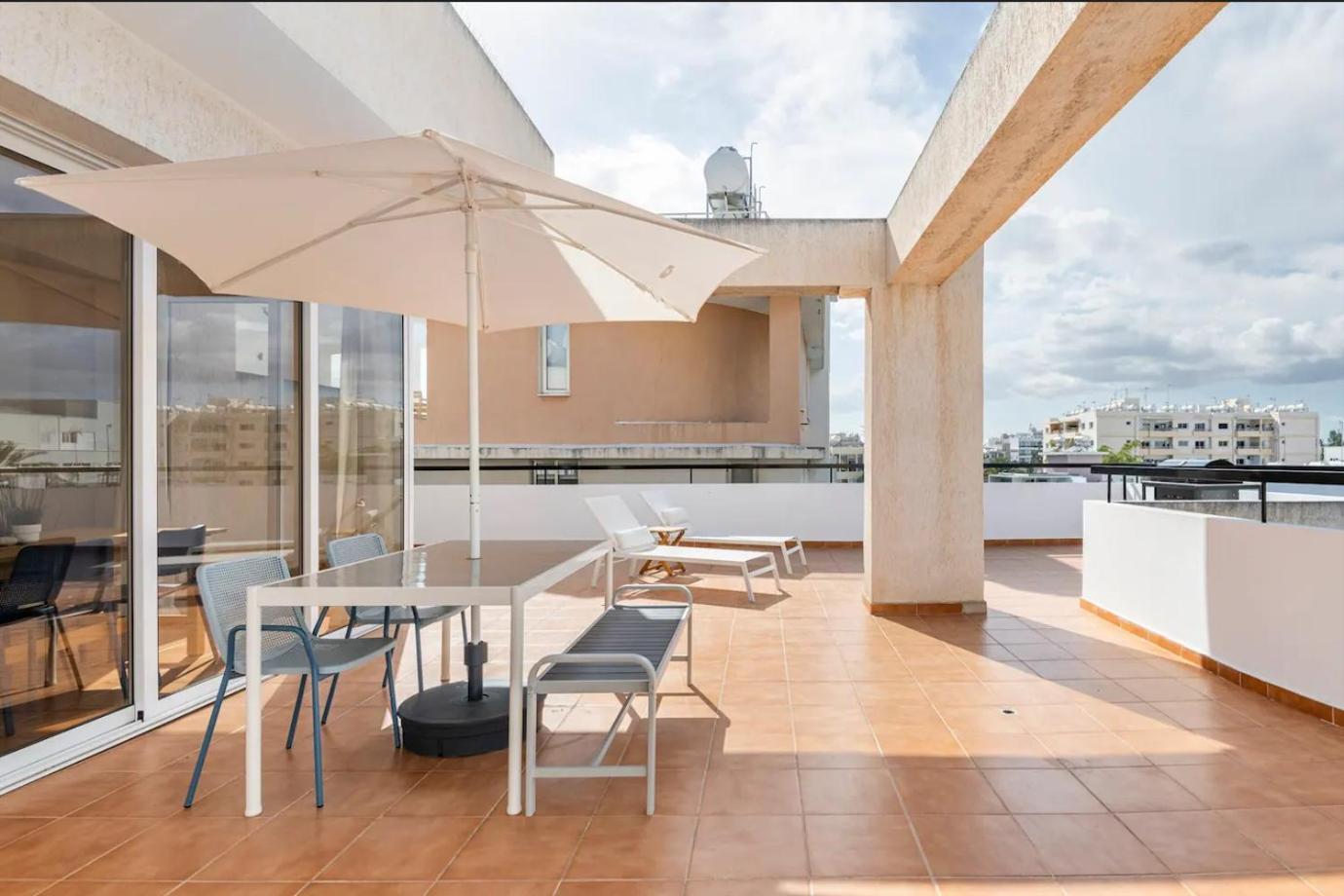 לרנקה Top Floor Apartment City Center מראה חיצוני תמונה